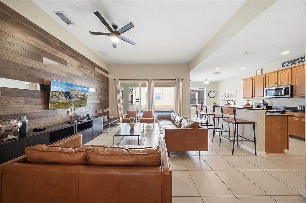 Resort-Style Oasis: Prime Investment Opportunity photo 13