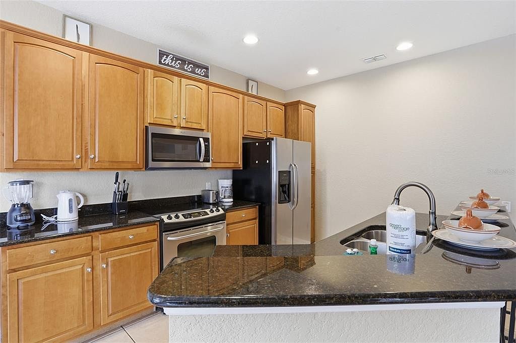 Resort-Style Oasis: Prime Investment Opportunity photo 18