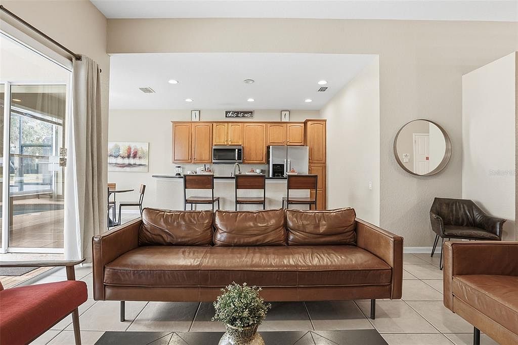 Resort-Style Oasis: Prime Investment Opportunity photo 16