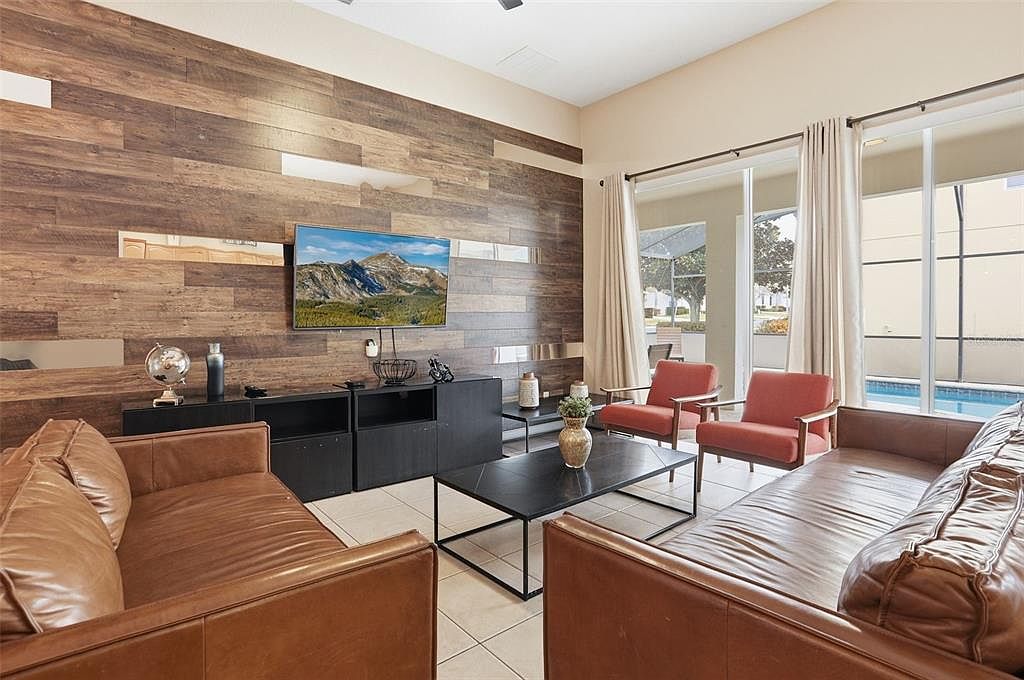 Resort-Style Oasis: Prime Investment Opportunity photo 14