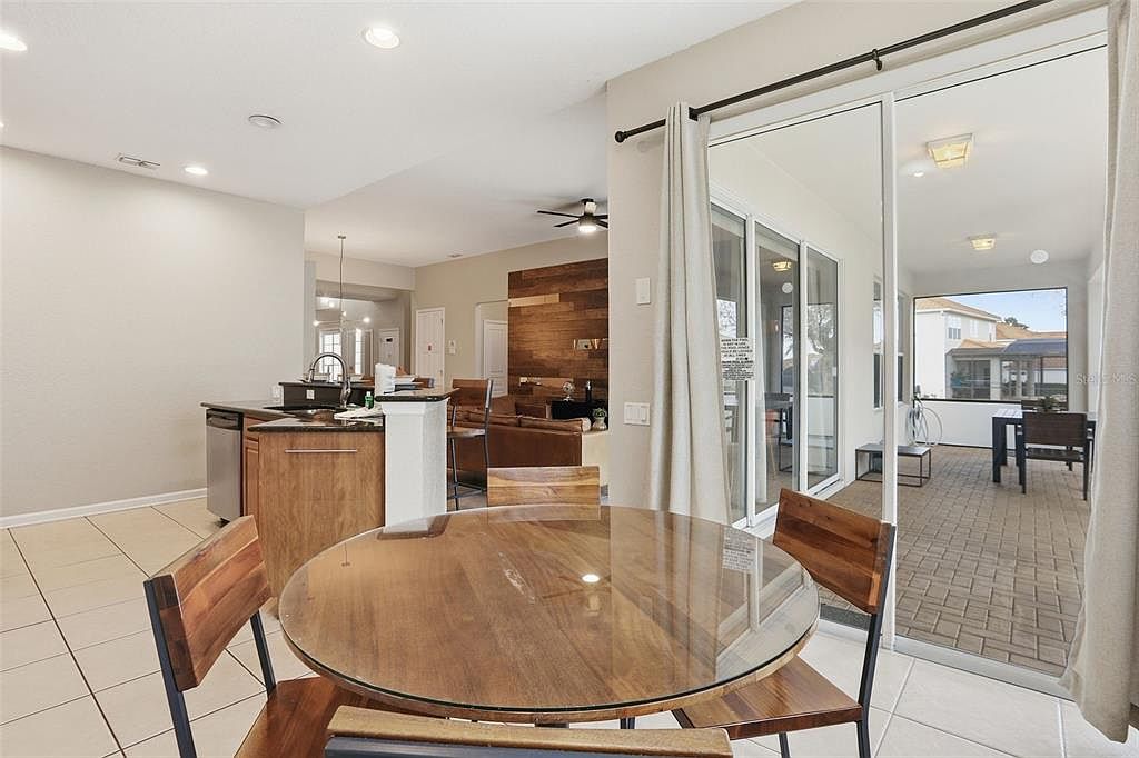 Resort-Style Oasis: Prime Investment Opportunity photo 23