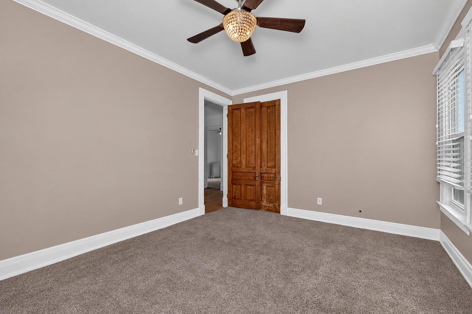 Spacious 4-Bed Retreat: Prime STR Opportunity photo 21