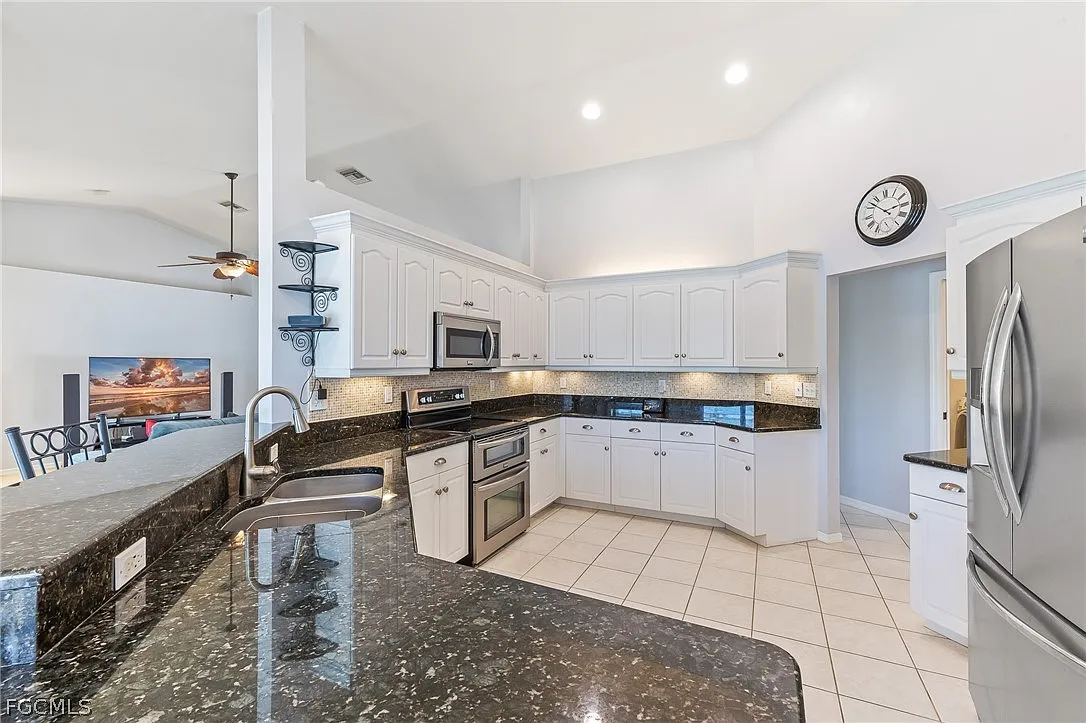 Massive 4,500 SqFt Waterfront STR: Pool, Dock & Solar photo 11