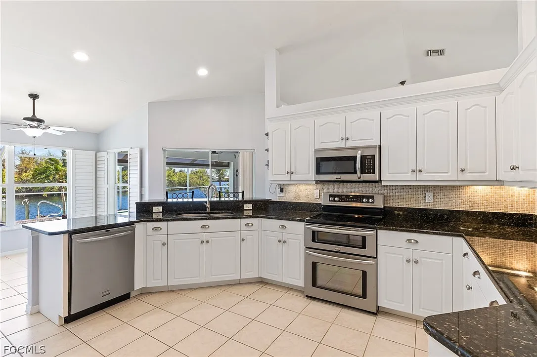 Massive 4,500 SqFt Waterfront STR: Pool, Dock & Solar photo 18
