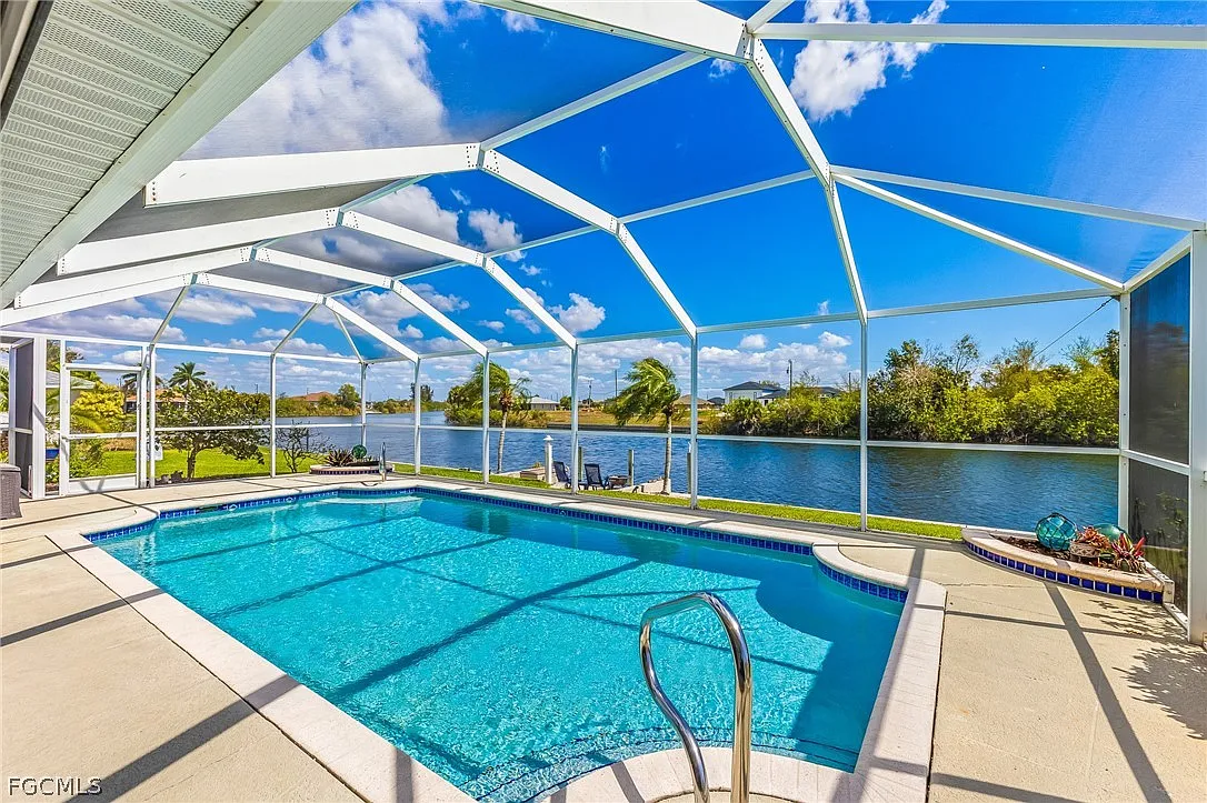 Massive 4,500 SqFt Waterfront STR: Pool, Dock & Solar photo 20