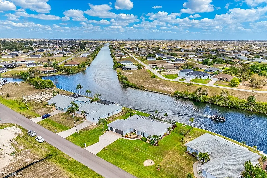 Massive 4,500 SqFt Waterfront STR: Pool, Dock & Solar photo 23