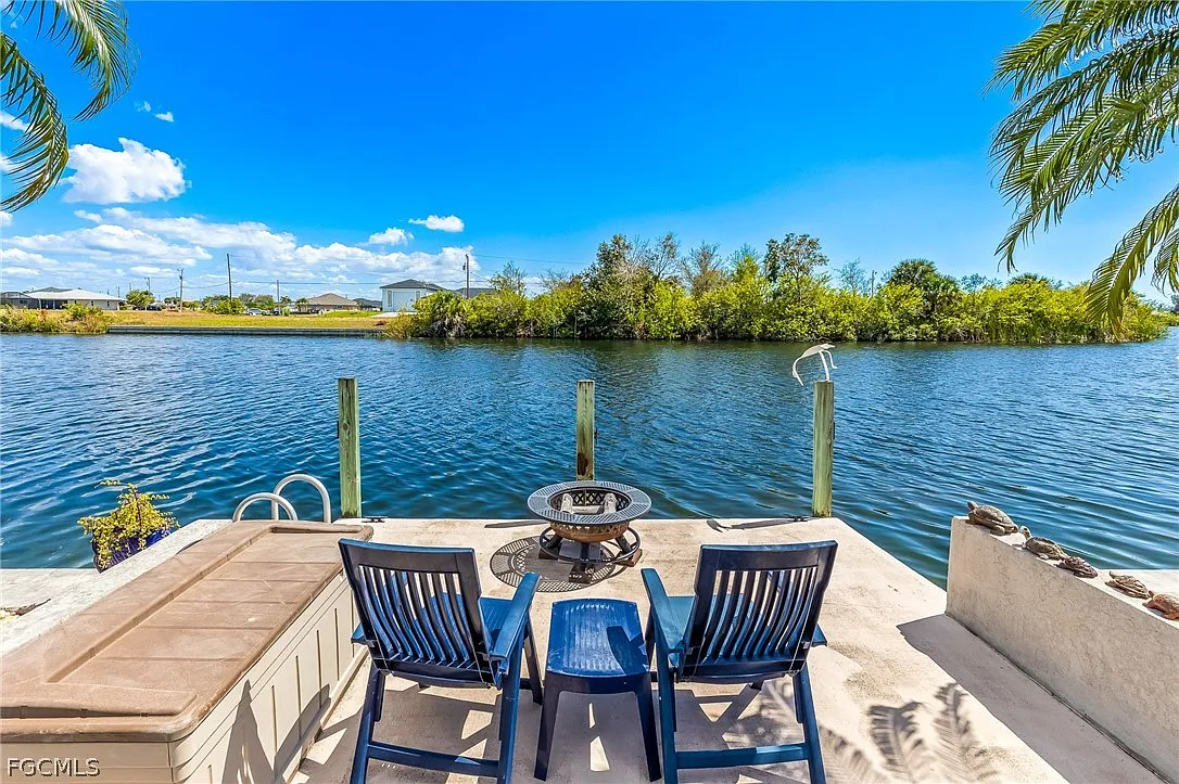 Massive 4,500 SqFt Waterfront STR: Pool, Dock & Solar photo 27