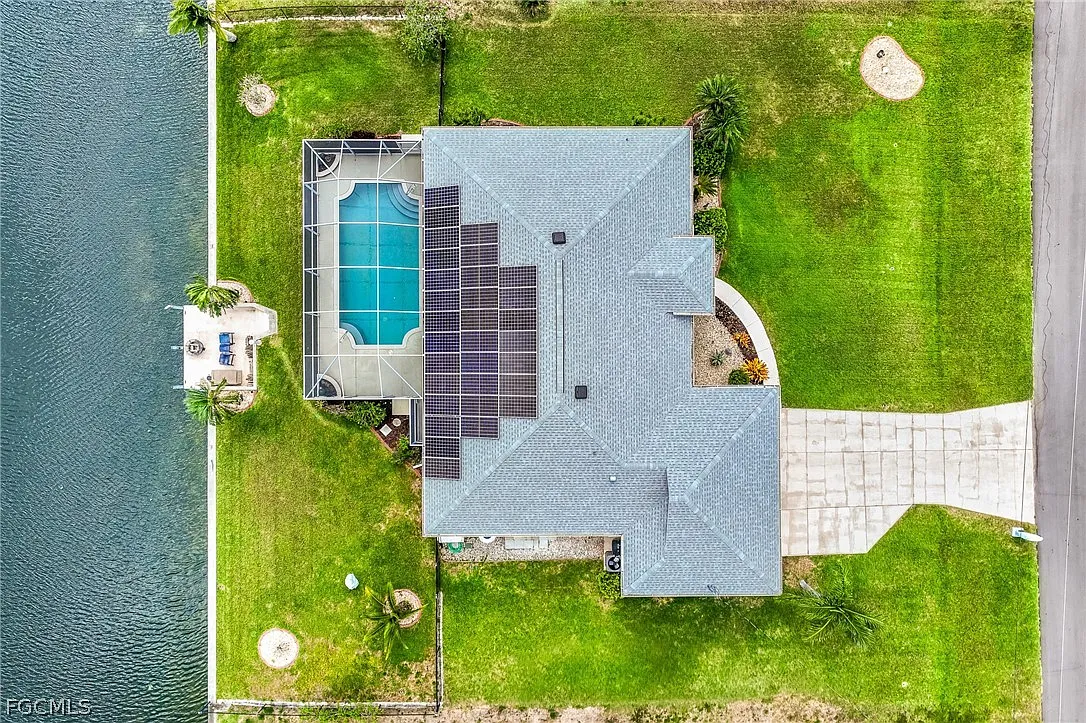Massive 4,500 SqFt Waterfront STR: Pool, Dock & Solar photo 30