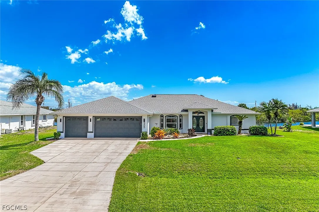 Massive 4,500 SqFt Waterfront STR: Pool, Dock & Solar photo 34