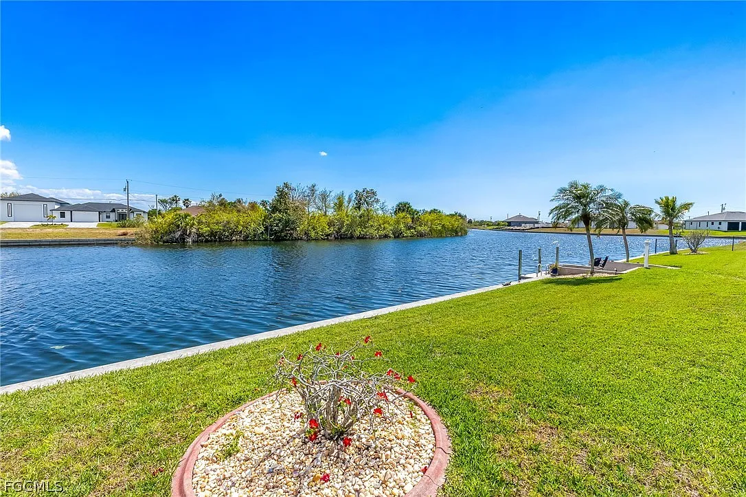 Massive 4,500 SqFt Waterfront STR: Pool, Dock & Solar photo 35