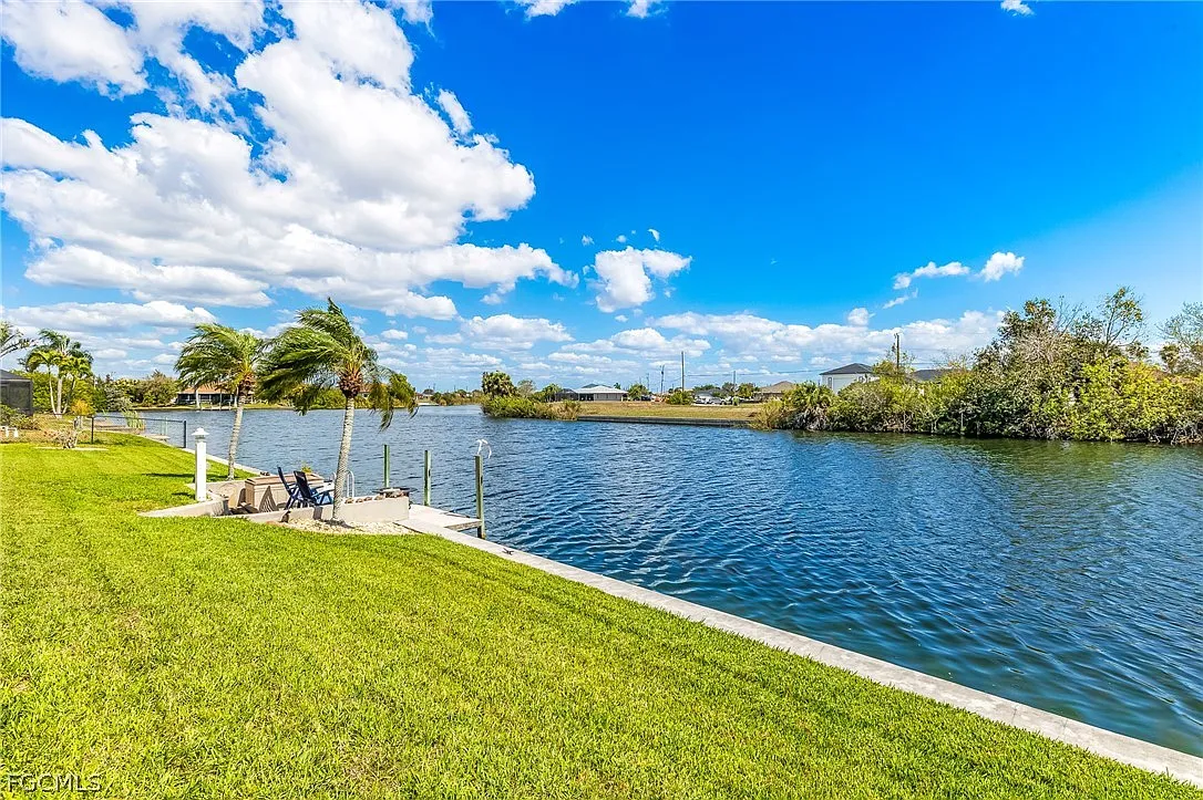 Massive 4,500 SqFt Waterfront STR: Pool, Dock & Solar photo 37