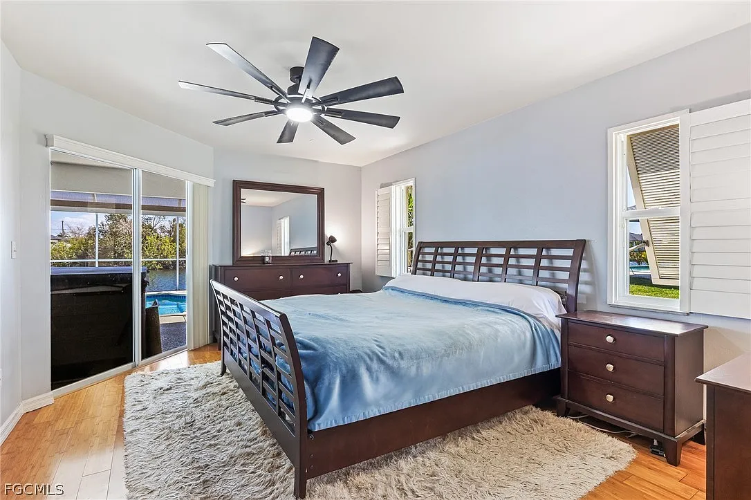 Massive 4,500 SqFt Waterfront STR: Pool, Dock & Solar photo 9