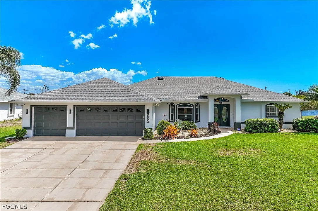 Massive 4,500 SqFt Waterfront STR: Pool, Dock & Solar photo 10