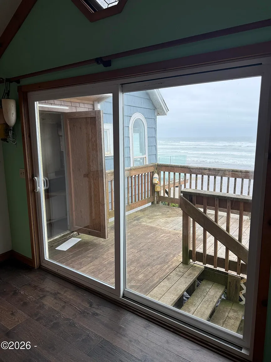 Oceanfront STR Cottage with Iconic Lighthouse Views photo 6