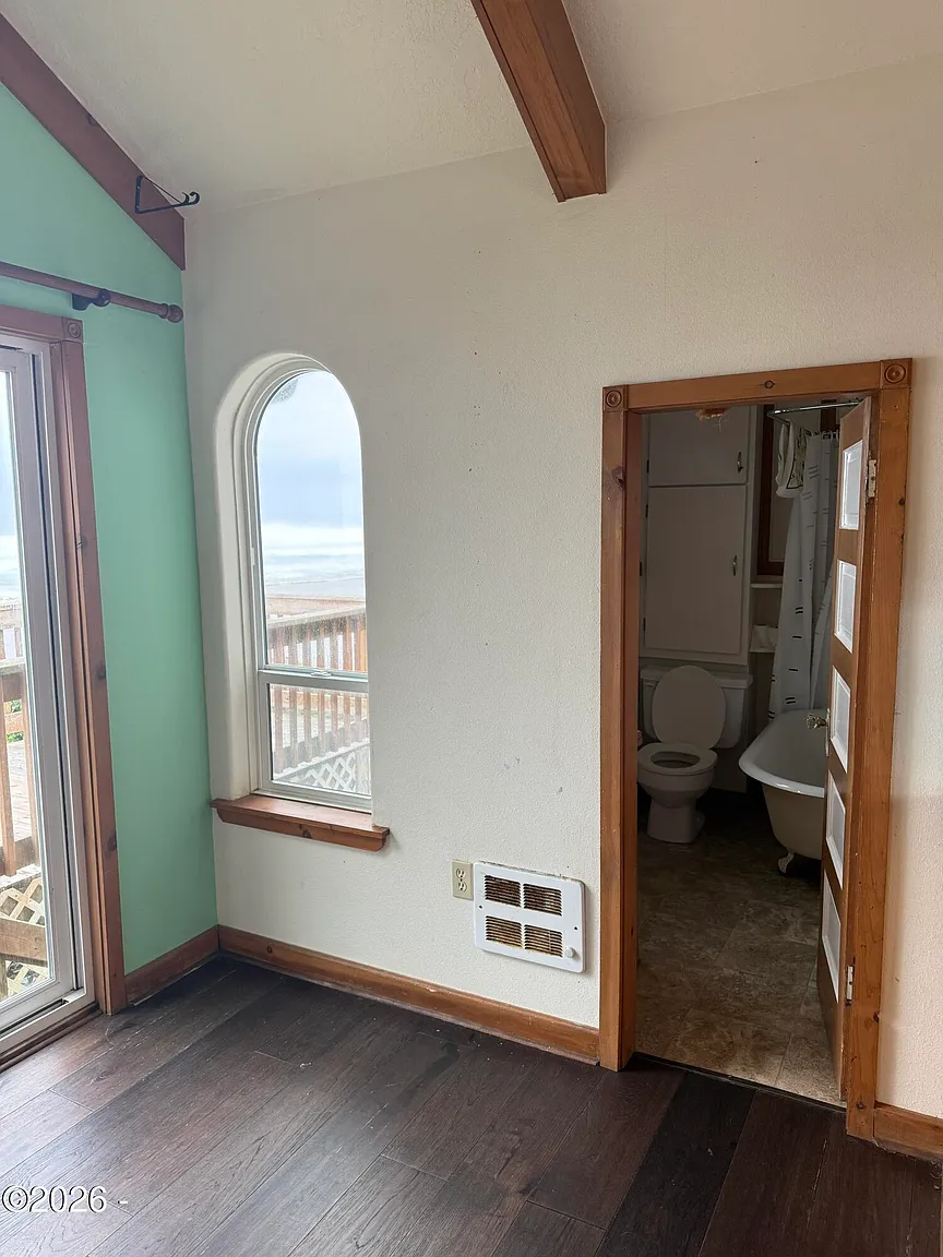 Oceanfront STR Cottage with Iconic Lighthouse Views photo 8