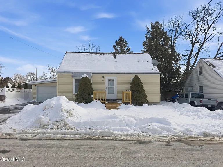Classic Multi-Level Home: Prime Long-Term Investment photo 19