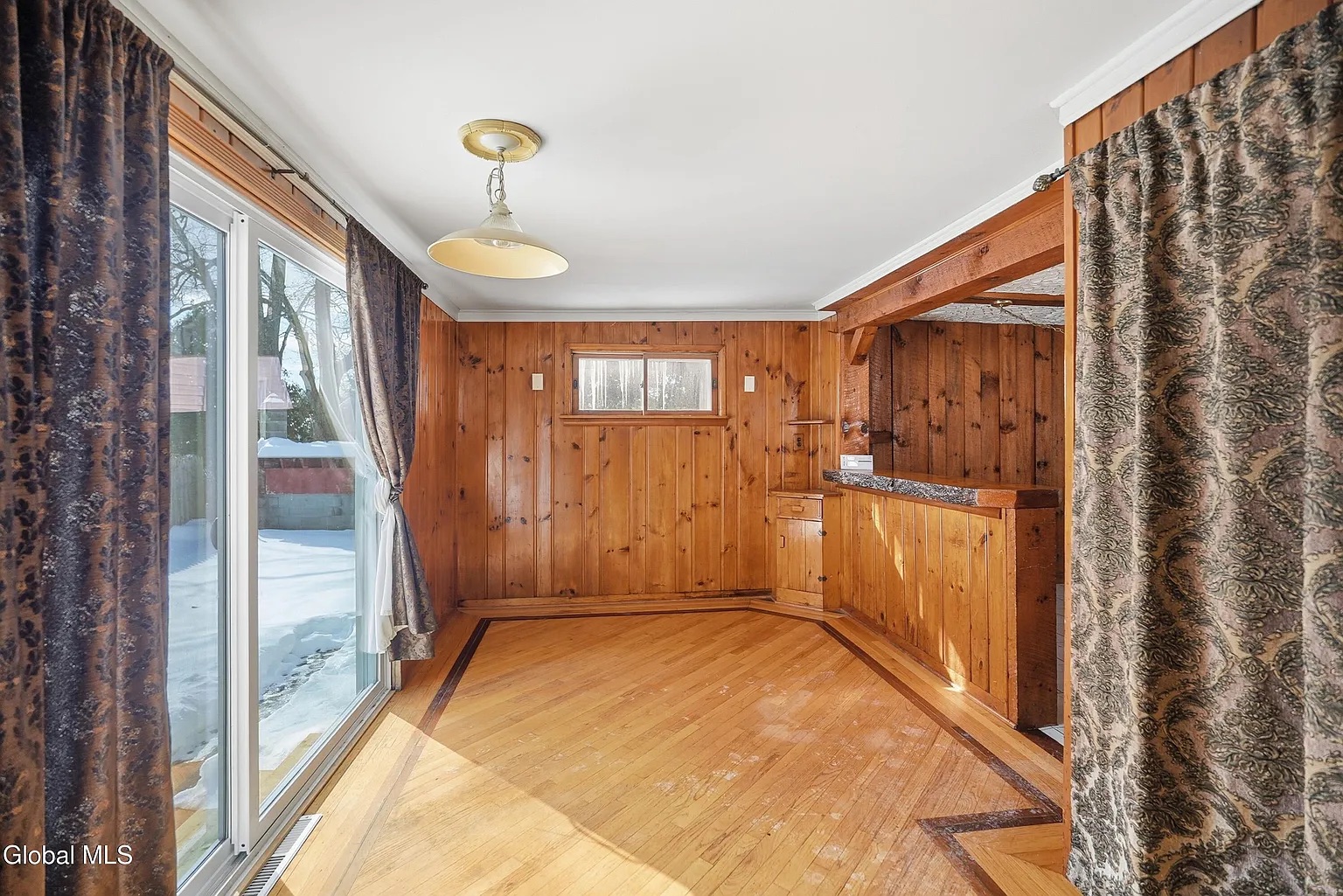 Classic Multi-Level Home: Prime Long-Term Investment photo 23