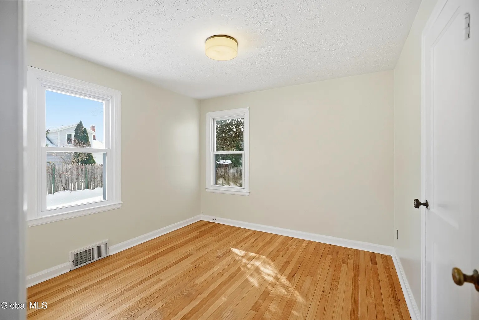 Classic Multi-Level Home: Prime Long-Term Investment photo 5