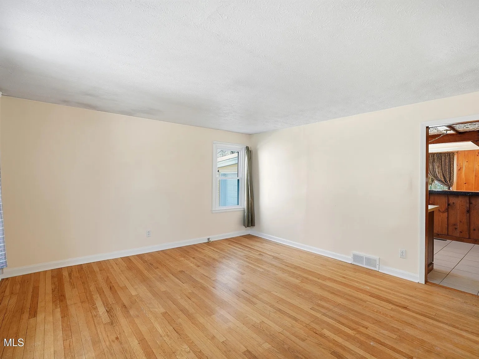 Classic Multi-Level Home: Prime Long-Term Investment photo 7