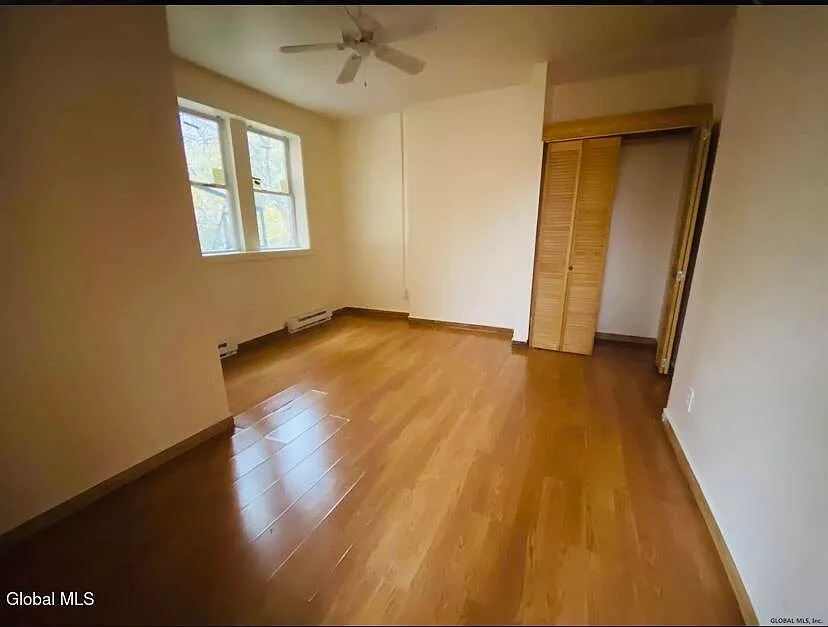 Grand 2,490 Sqft Historic Row House: High-Yield Investment photo 11