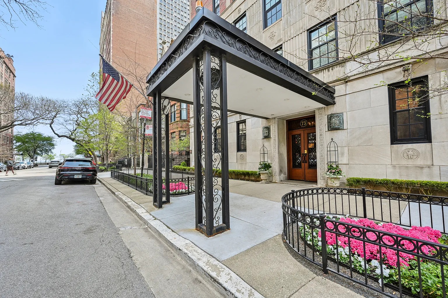 Modern Elegance. Rooftop Views. Investment Gem. photo 1