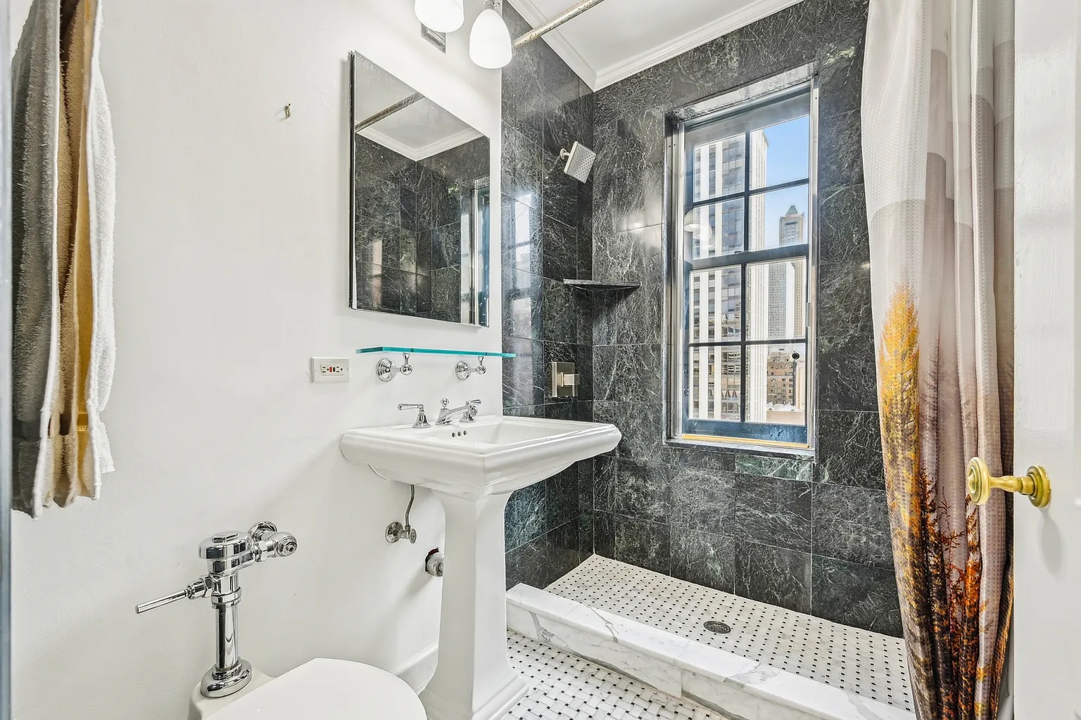 Modern Elegance. Rooftop Views. Investment Gem. photo 11