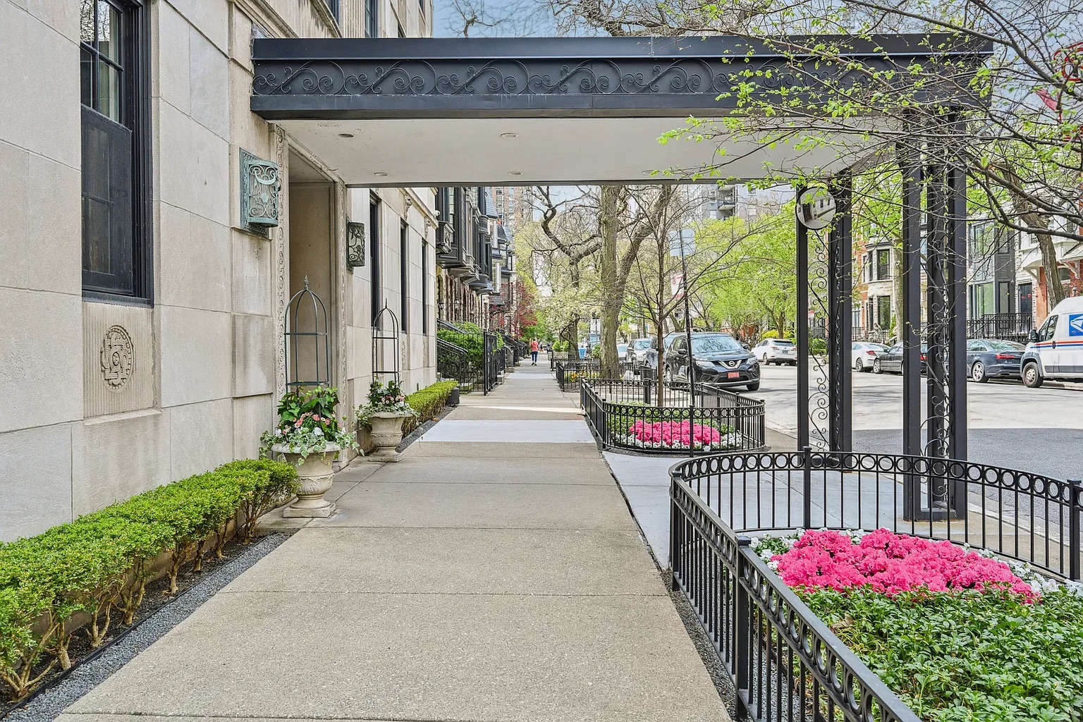 Modern Elegance. Rooftop Views. Investment Gem. photo 6
