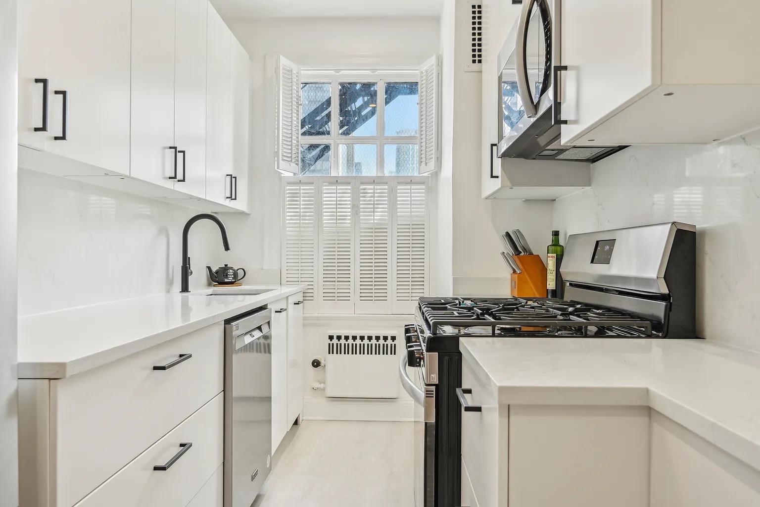 Modern Elegance. Rooftop Views. Investment Gem. photo 9