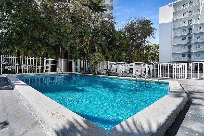 Prime STR Opportunity: Turnkey Unit with Pool & Balcony photo 5