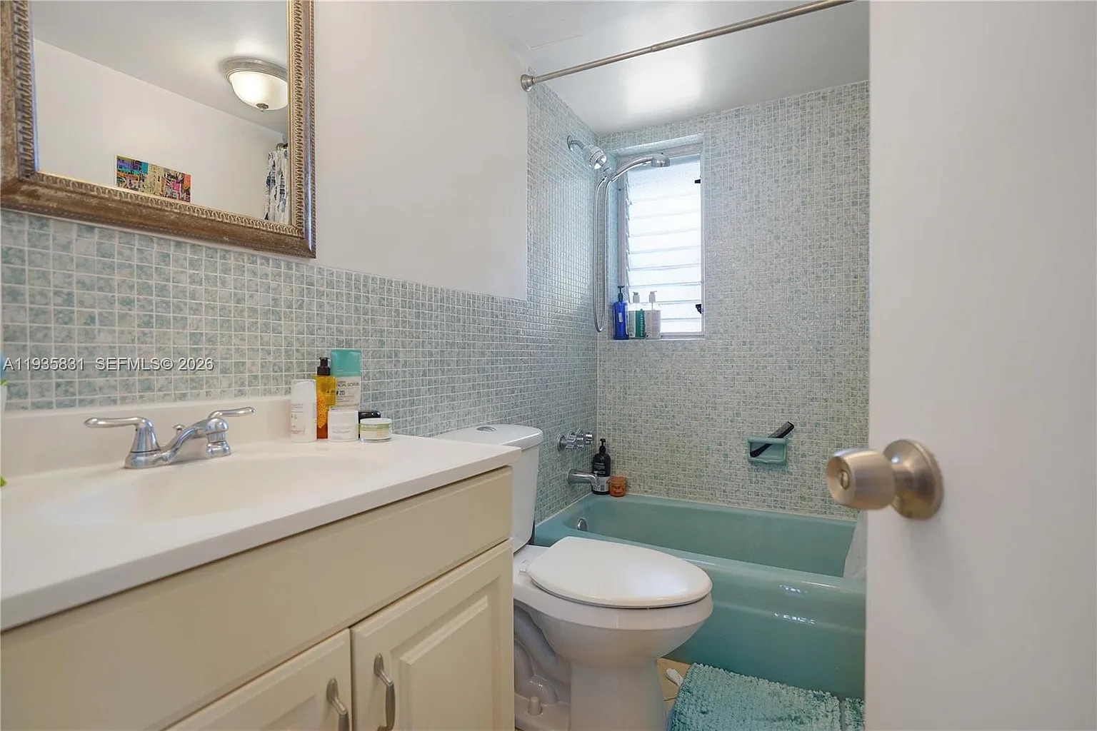 Prime STR Opportunity: Turnkey Unit with Pool & Balcony photo 7