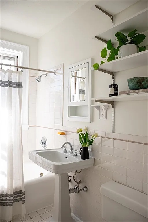 Turnkey MTR Investment: Sophisticated Professional Suite photo 6