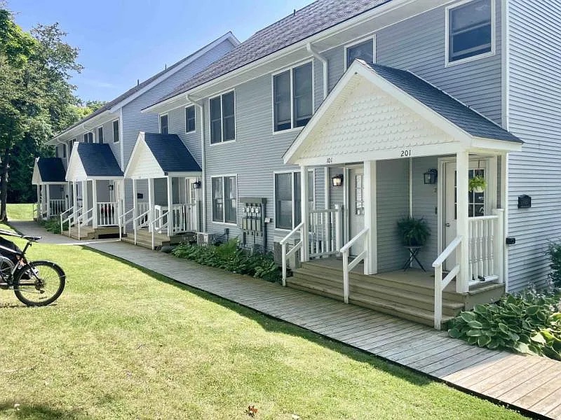 High-Yield STR Gem: Turnkey Design & Private Balconies photo 1