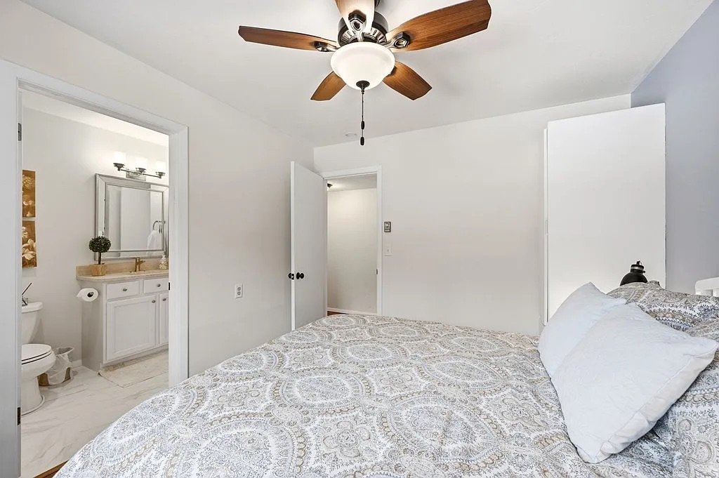 High-Yield STR Gem: Modern Loft with Vaulted Ceilings photo 18