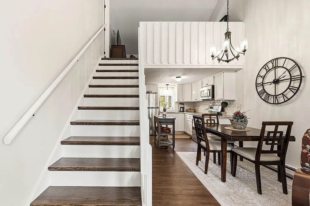 High-Yield STR Gem: Modern Loft with Vaulted Ceilings photo 3