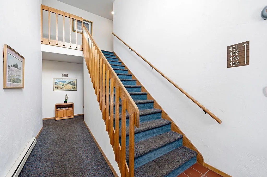 High-Yield STR Gem: Modern Loft with Vaulted Ceilings photo 21
