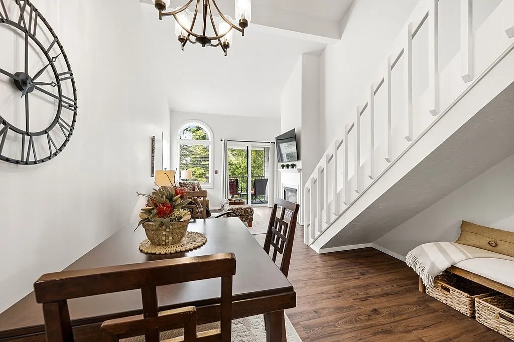 High-Yield STR Gem: Modern Loft with Vaulted Ceilings photo 8
