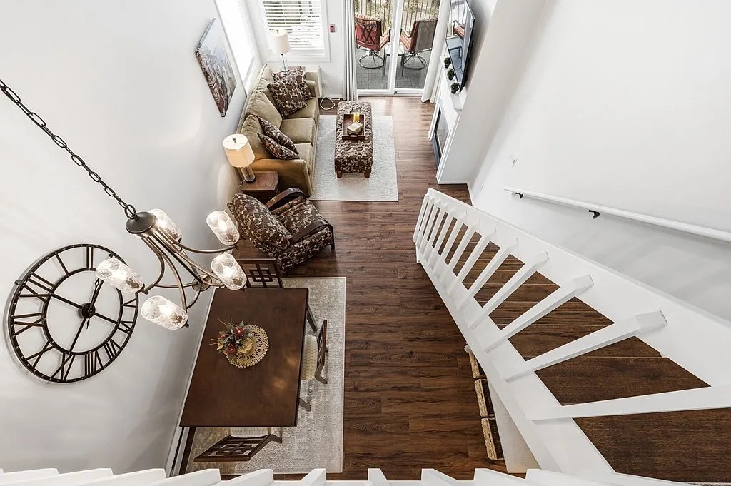 High-Yield STR Gem: Modern Loft with Vaulted Ceilings photo 9