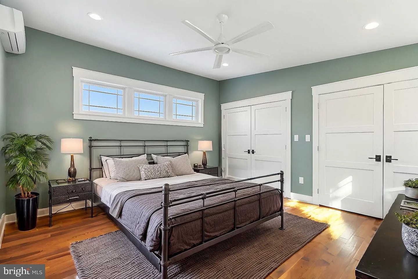 Expansive STR: Vaulted Ceilings & Rare Private Garden photo 11