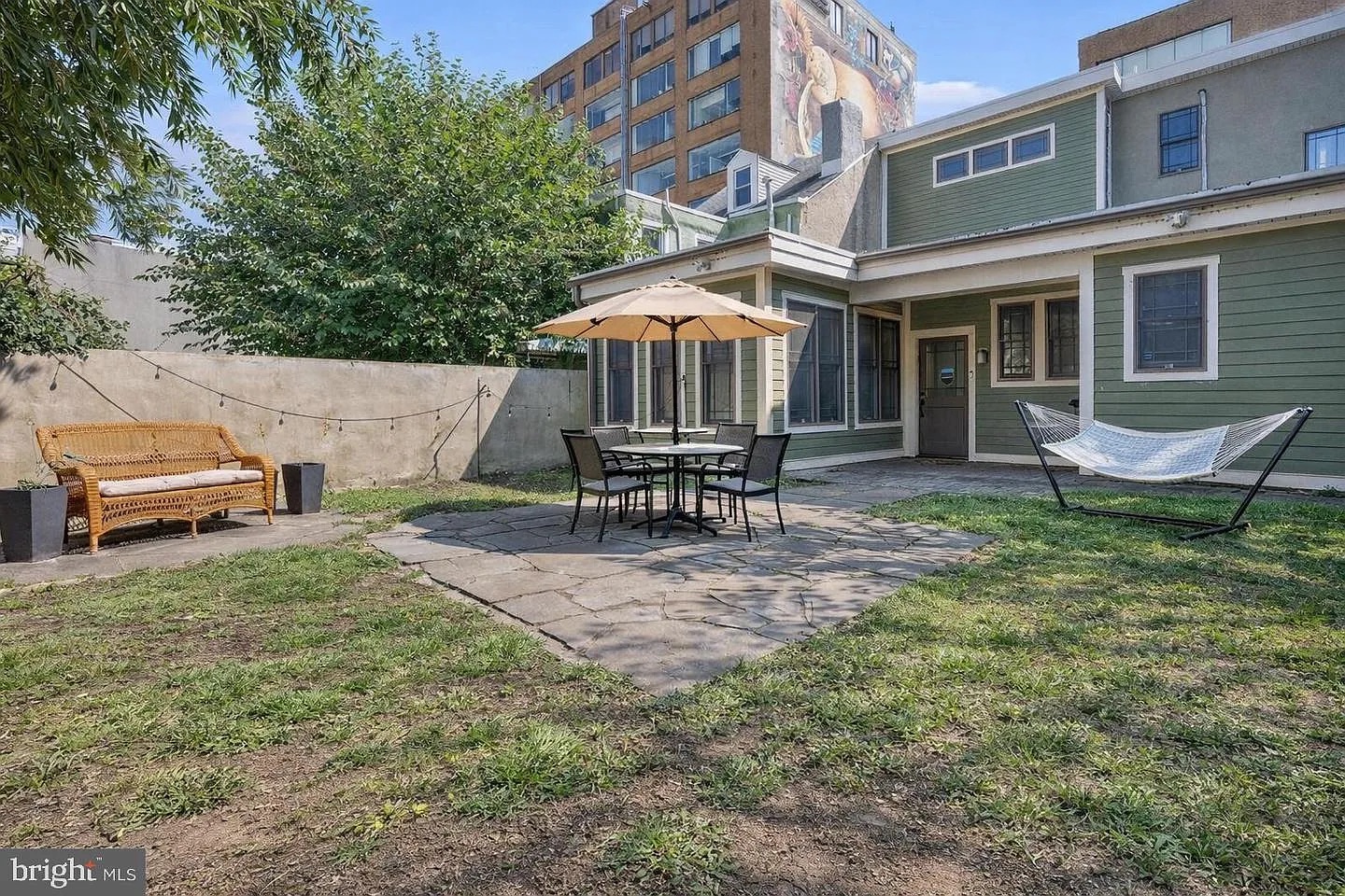 Expansive STR: Vaulted Ceilings & Rare Private Garden photo 22