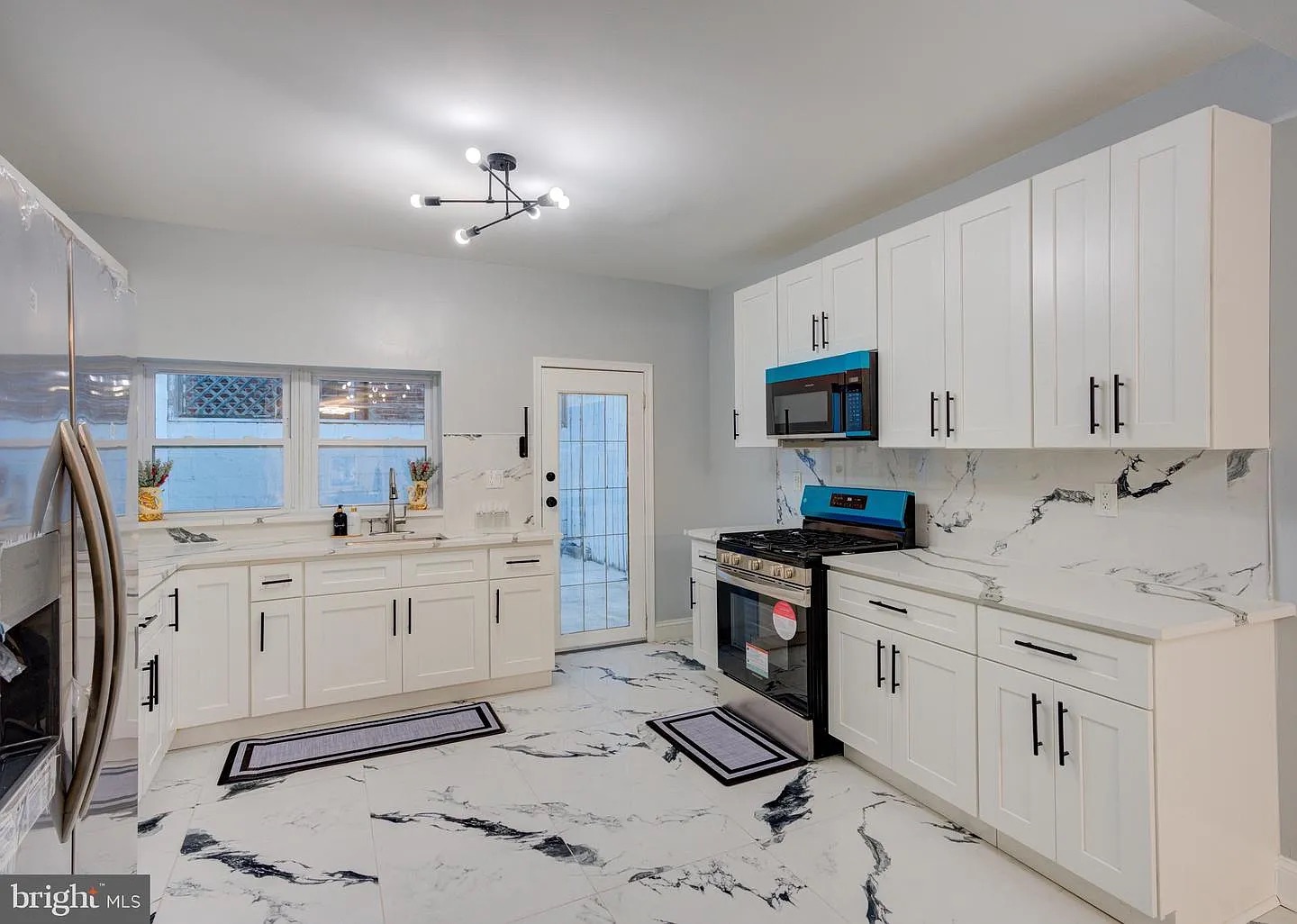 High-Yield 2,150 Sqft STR: Turnkey Designer Luxury photo 4
