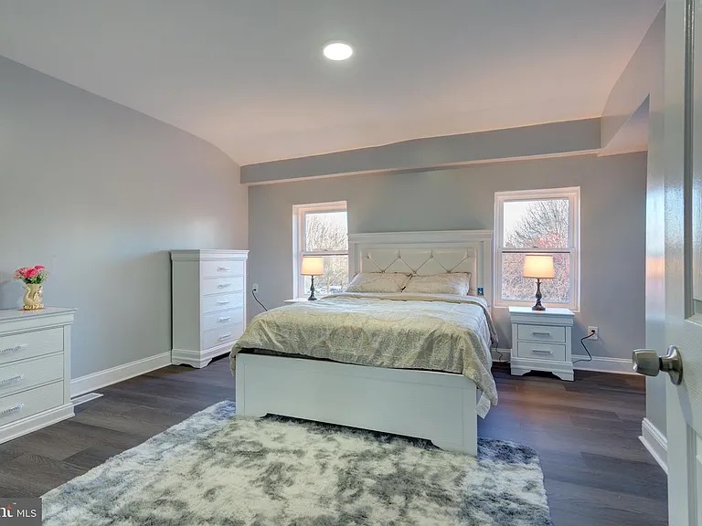 High-Yield 2,150 Sqft STR: Turnkey Designer Luxury photo 5