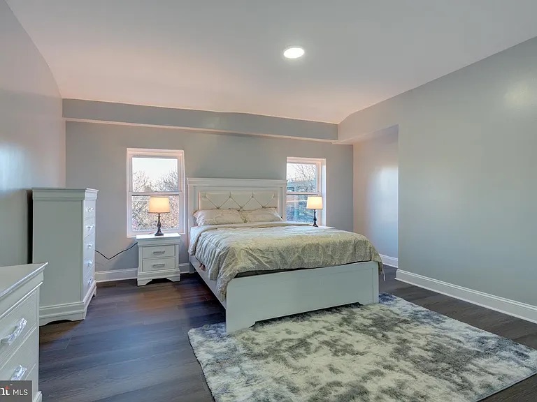 High-Yield 2,150 Sqft STR: Turnkey Designer Luxury photo 6