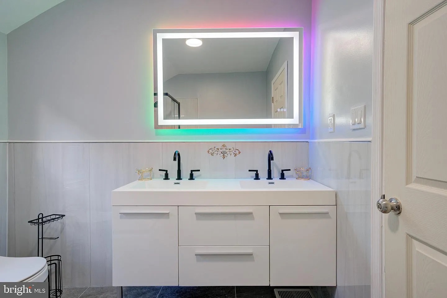 High-Yield 2,150 Sqft STR: Turnkey Designer Luxury photo 10