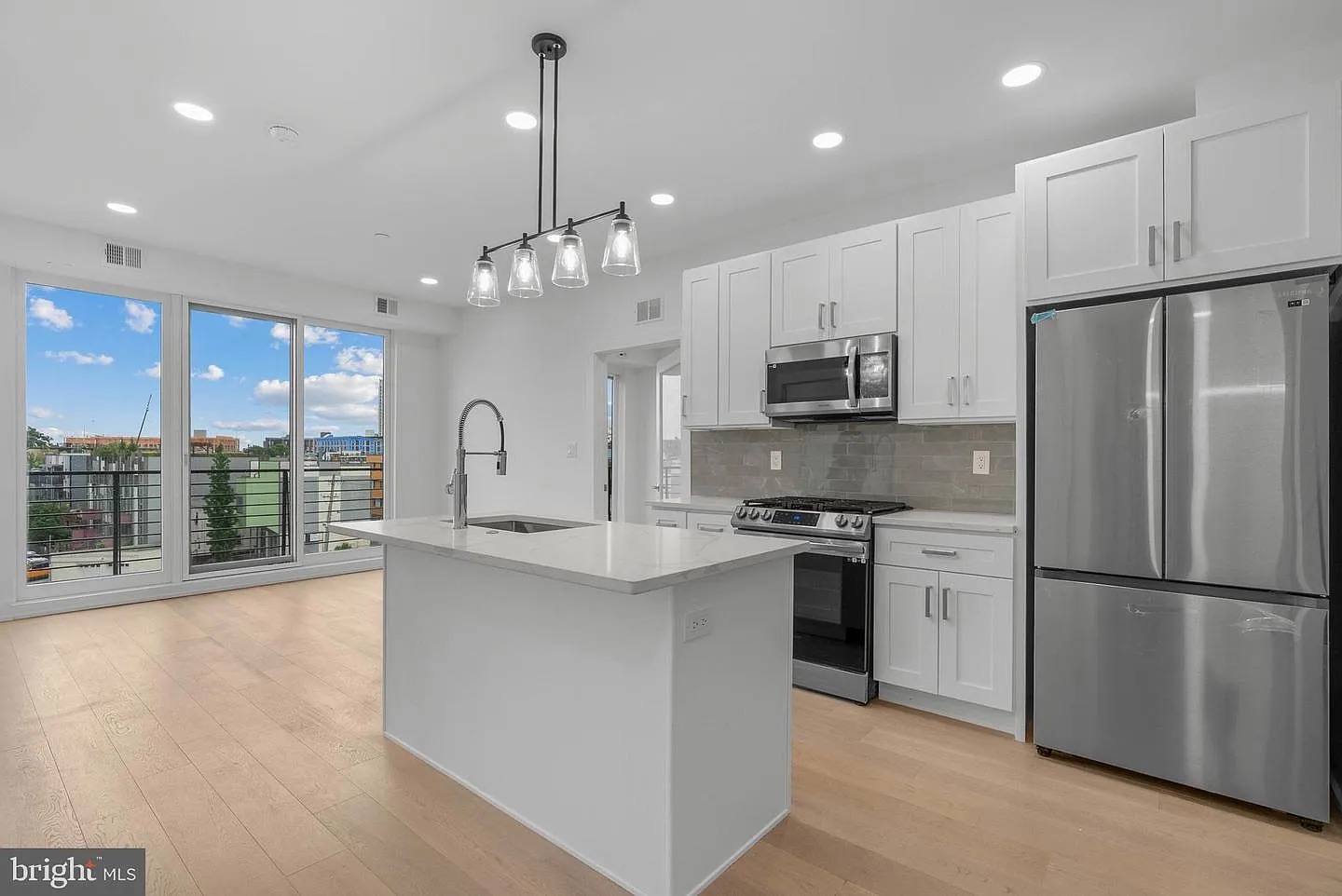 Sleek Luxury STR with Skyline Views & Rooftop Access photo 1