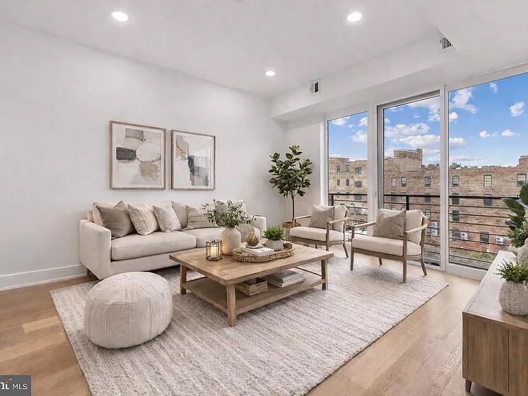 Sleek Luxury STR with Skyline Views & Rooftop Access photo 2