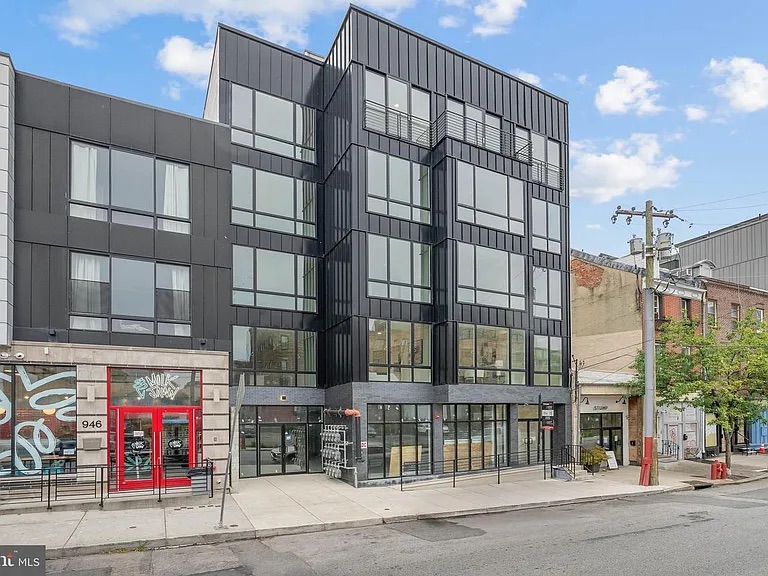 Sleek Luxury STR with Skyline Views & Rooftop Access photo 12
