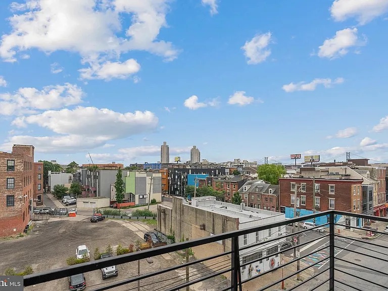 Sleek Luxury STR with Skyline Views & Rooftop Access photo 5