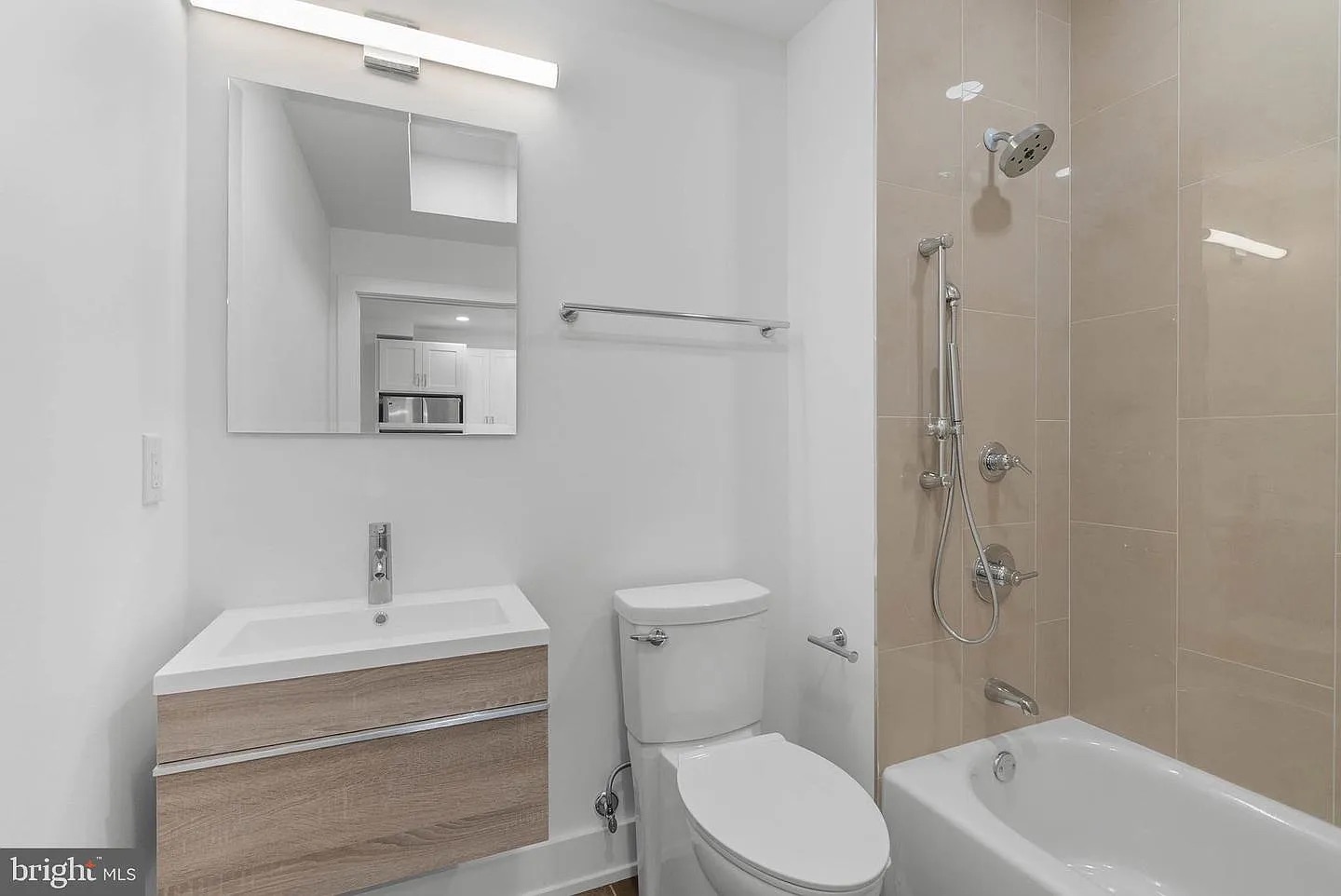 Sleek Luxury STR with Skyline Views & Rooftop Access photo 7