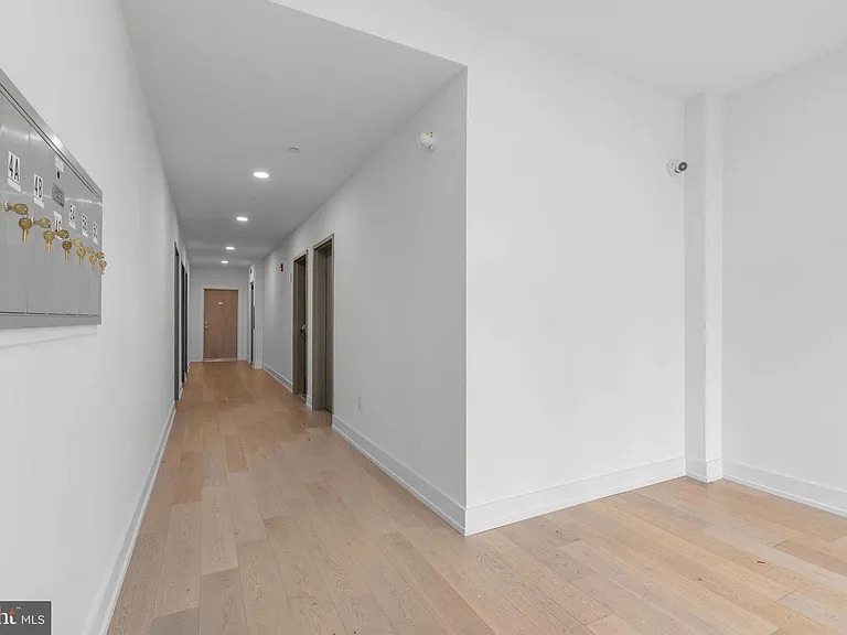 Sleek Luxury STR with Skyline Views & Rooftop Access photo 9