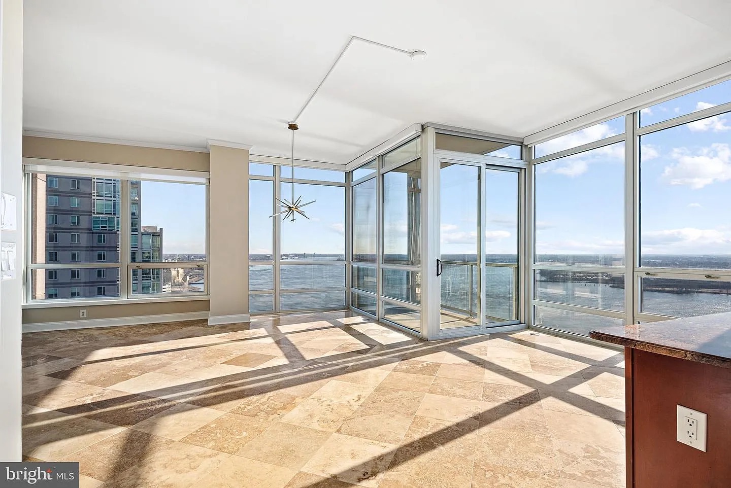 Luxury STR High-Rise with Epic Panoramic Water Views photo 1